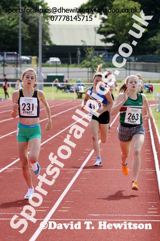 Girls under-15s 800 metres, Northern Under-13s, U-15s and 17s Championships. Photo: David T. Hewitson/Sports for All Pics